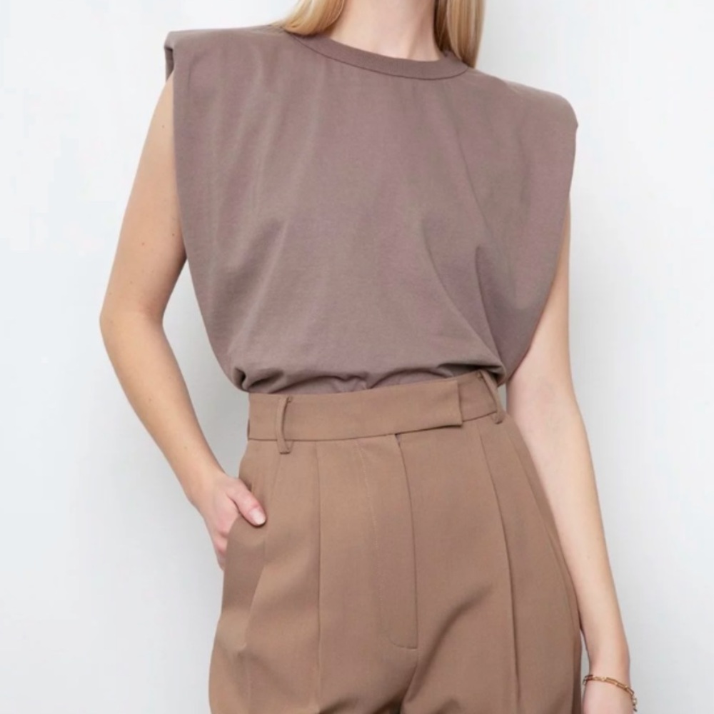 The Frankie Shop Eva Padded Shoulder Muscle T-Shirt size M Mocha color